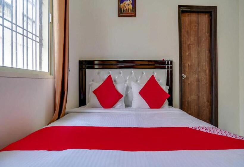 Hotel Oyo 10916 Aashirwad Residency