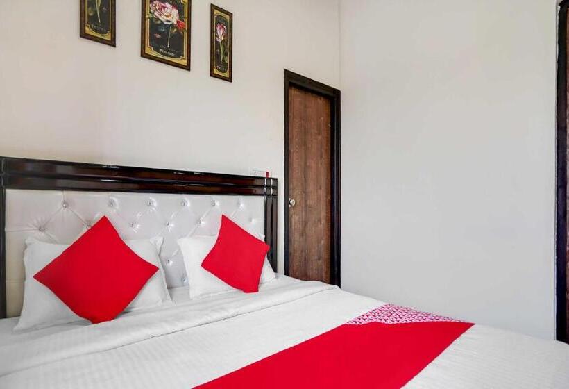 Hotel Oyo 10916 Aashirwad Residency