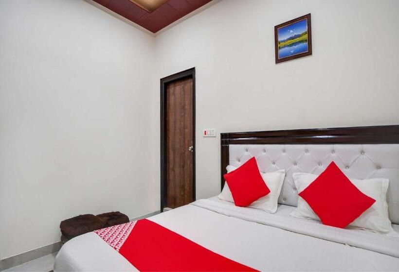 Hotel Oyo 10916 Aashirwad Residency
