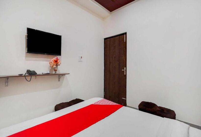 Hotel Oyo 10916 Aashirwad Residency