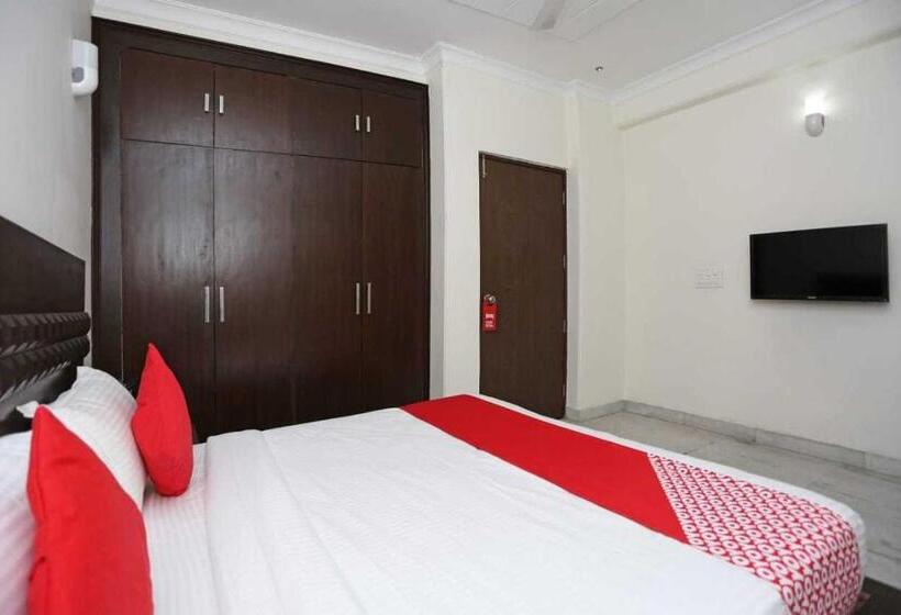 Hotel Oyo 10916 Aashirwad Residency
