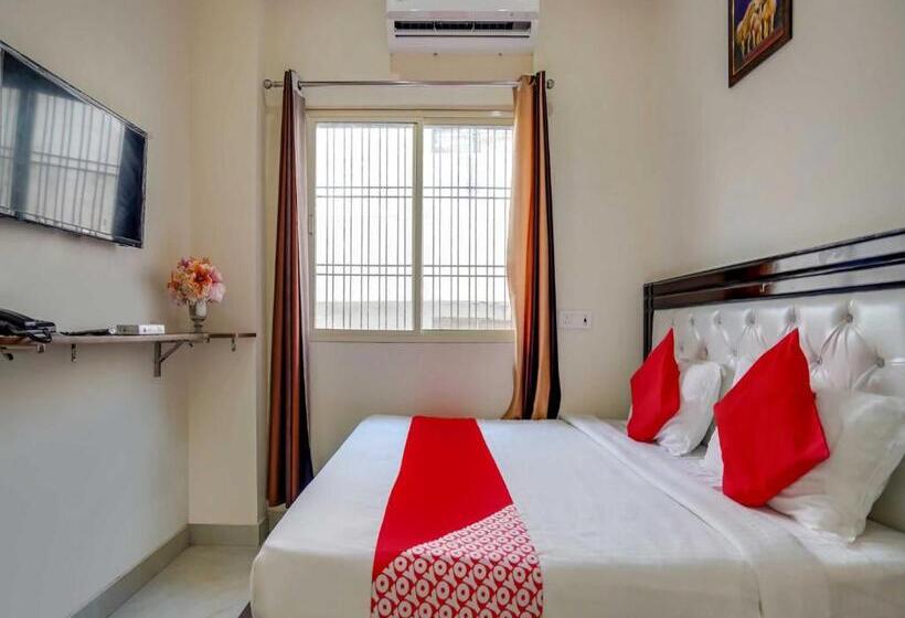 Hotel Oyo 10916 Aashirwad Residency