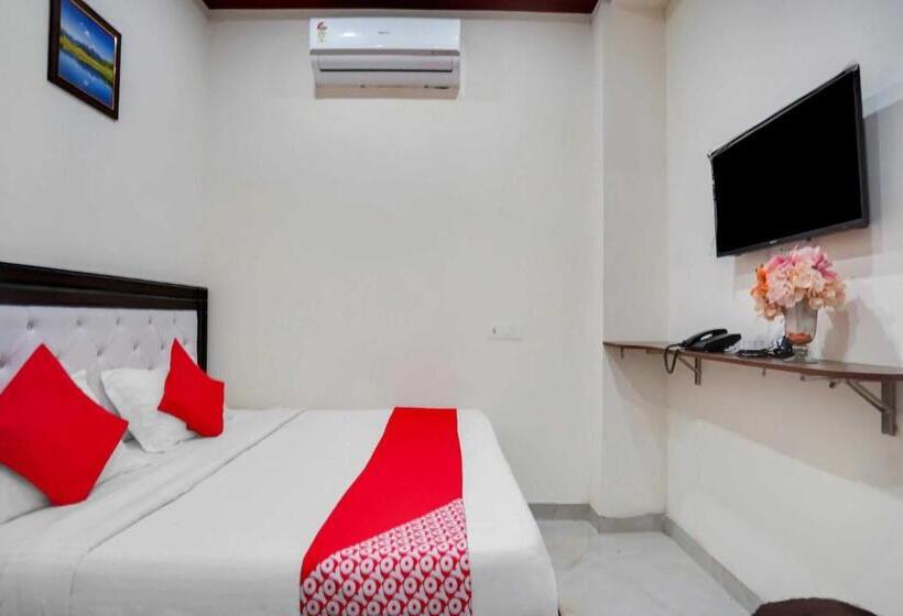 Hotel Oyo 10916 Aashirwad Residency
