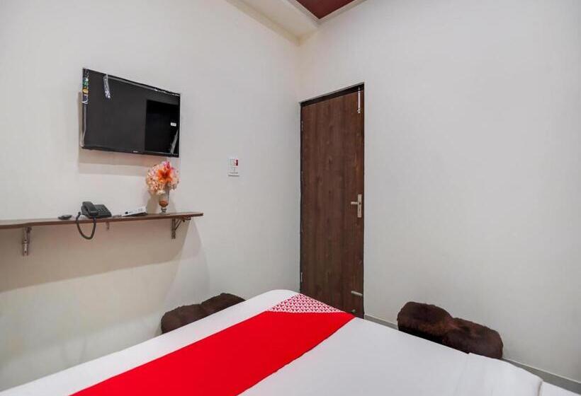 Hotel Oyo 10916 Aashirwad Residency