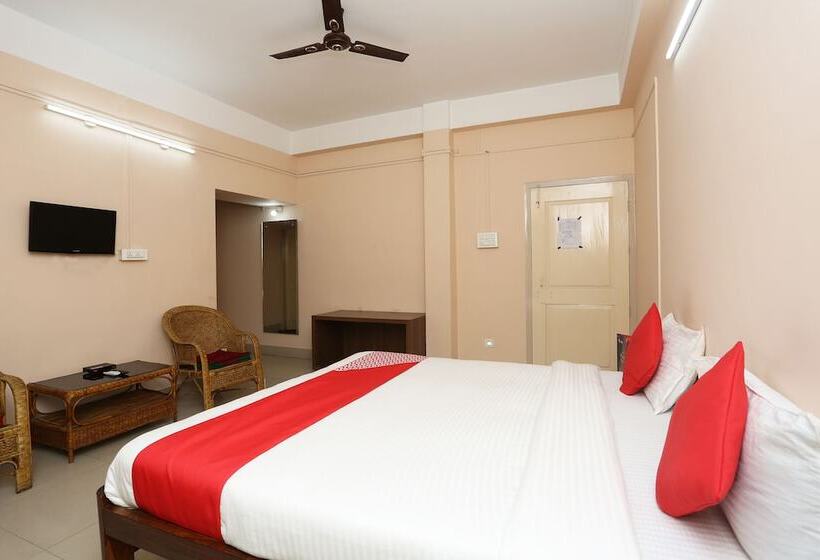 هتل Oyo 5518 Near Beltola