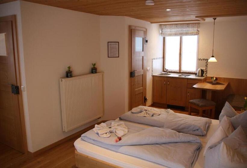 ホテル Pension Schusterpeter