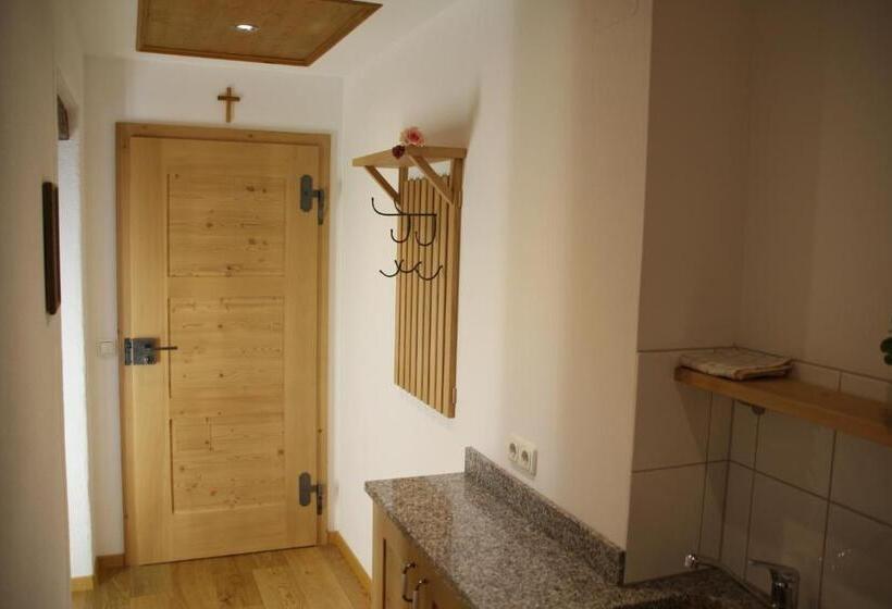 ホテル Pension Schusterpeter