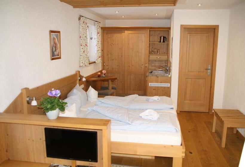 ホテル Pension Schusterpeter