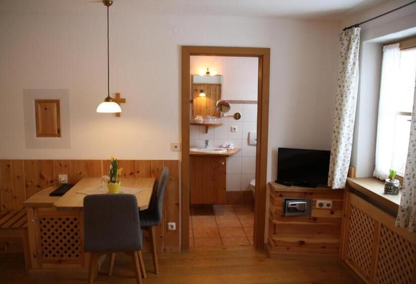 ホテル Pension Schusterpeter