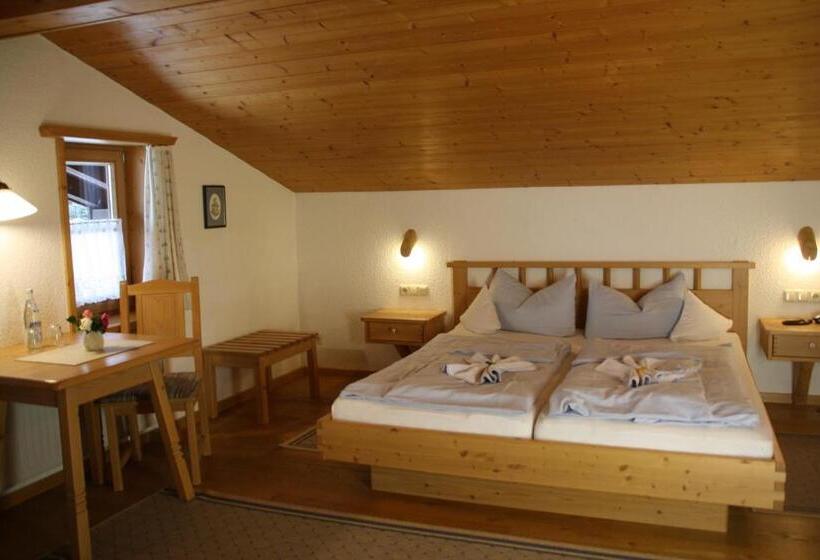 ホテル Pension Schusterpeter