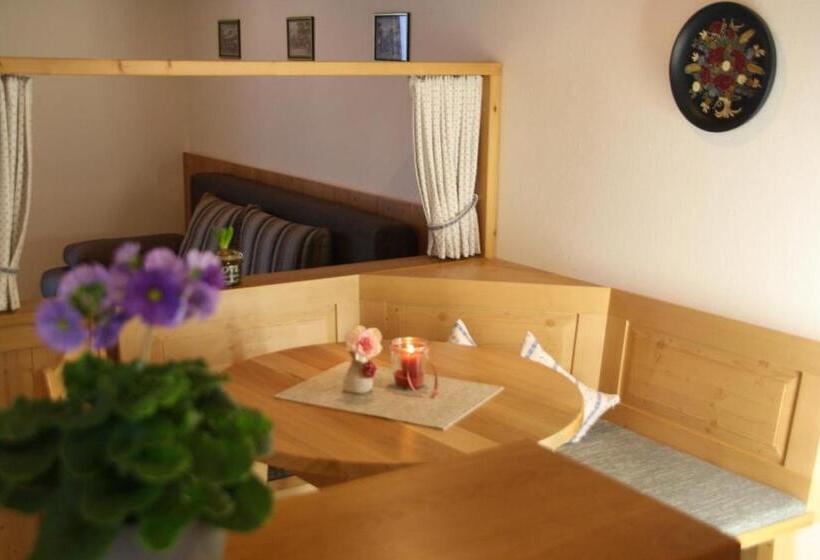 ホテル Pension Schusterpeter