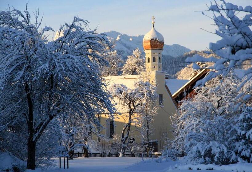 ホテル Pension Schusterpeter