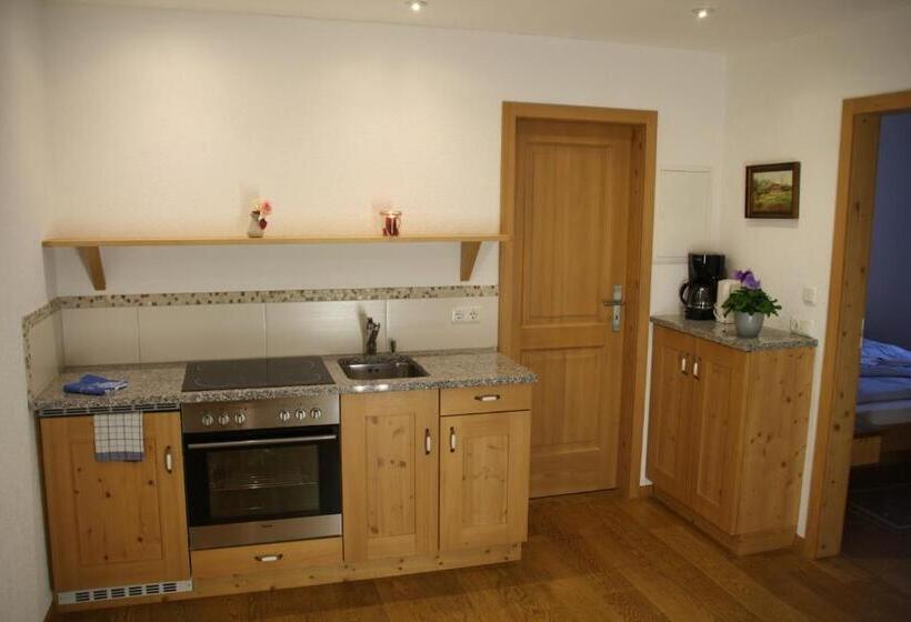 ホテル Pension Schusterpeter