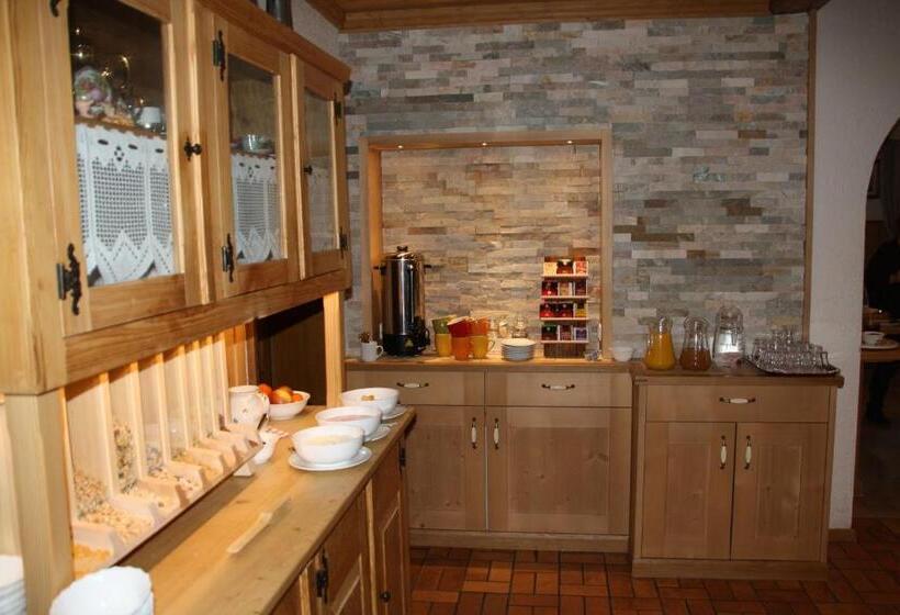 ホテル Pension Schusterpeter