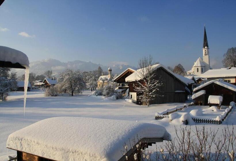 ホテル Pension Schusterpeter