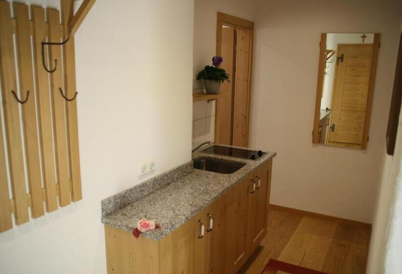 ホテル Pension Schusterpeter