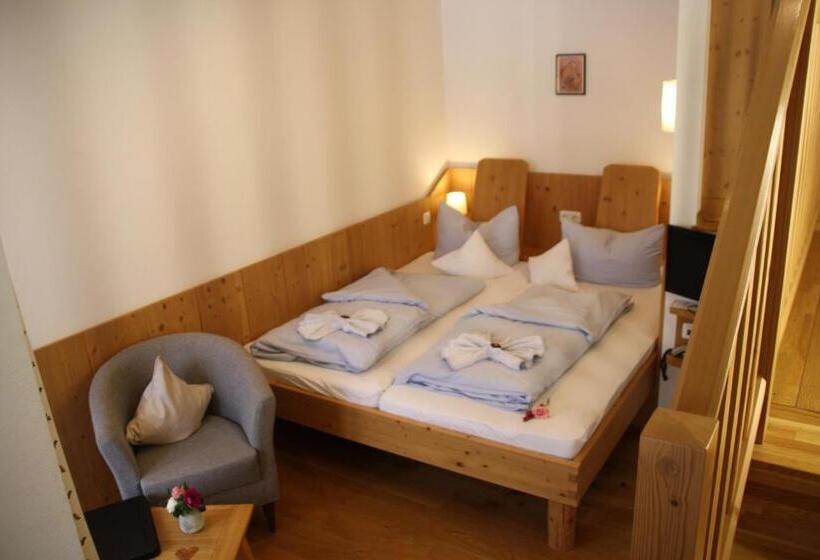 ホテル Pension Schusterpeter