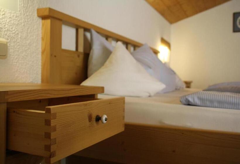 ホテル Pension Schusterpeter