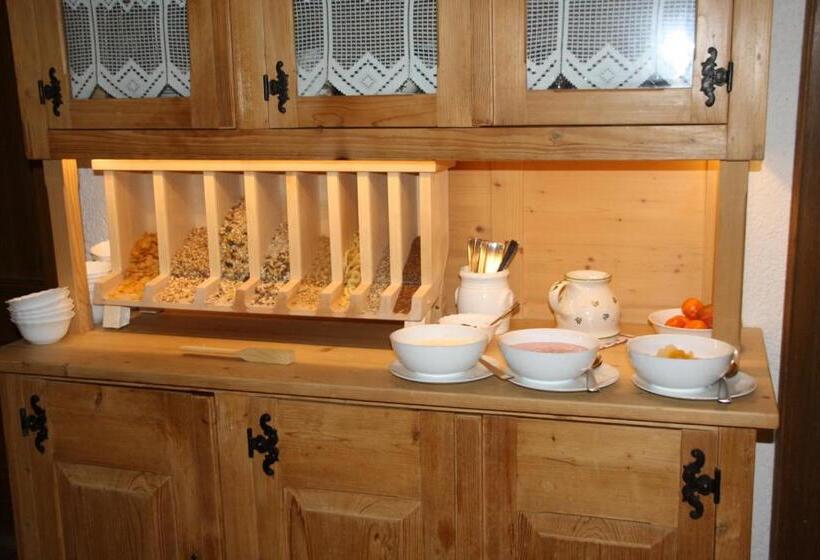 ホテル Pension Schusterpeter