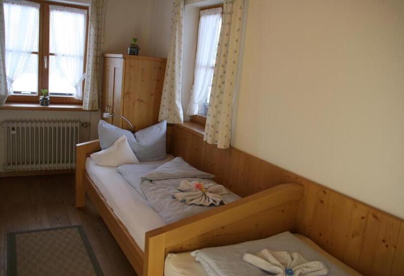 ホテル Pension Schusterpeter