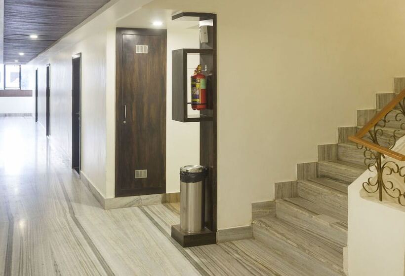 Отель Indralok Inn