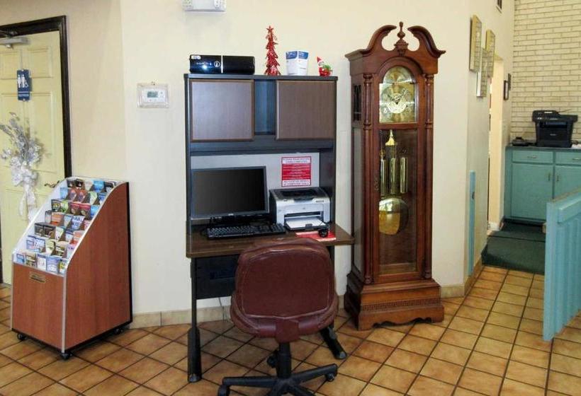 בית מלון כפרי Rodeway Inn