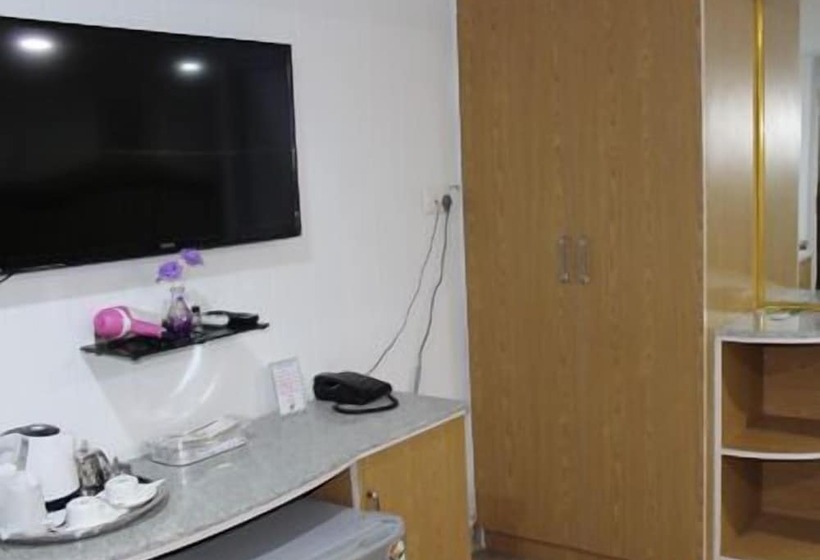 Отель Suradeep Residency