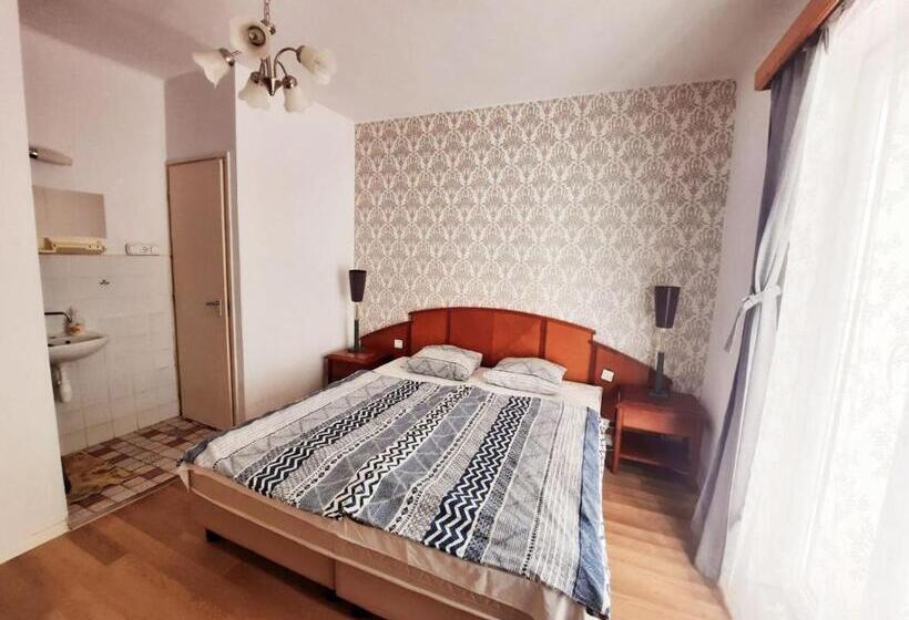 Отель Central Room