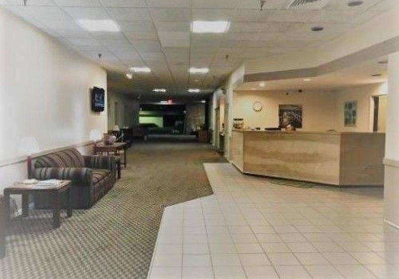 Отель Travelodge Houghton Lake