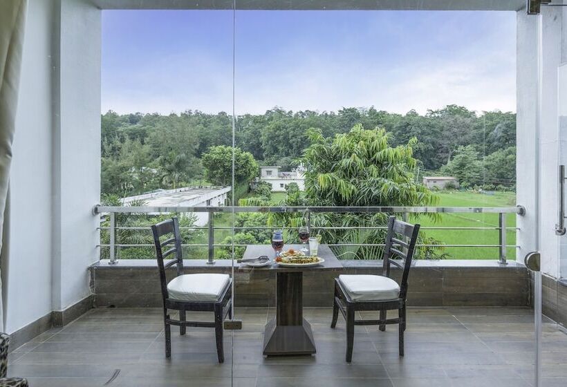 Отель Winsome Resort & Spa