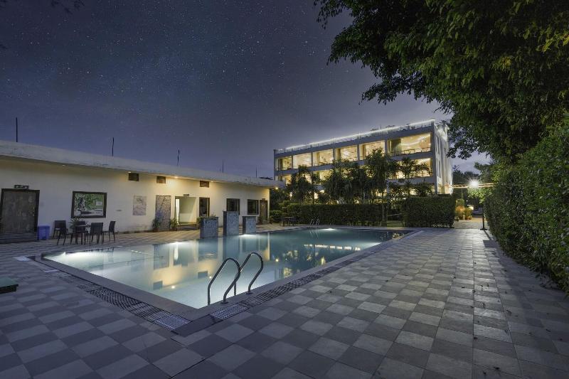 Отель Winsome Resort & Spa