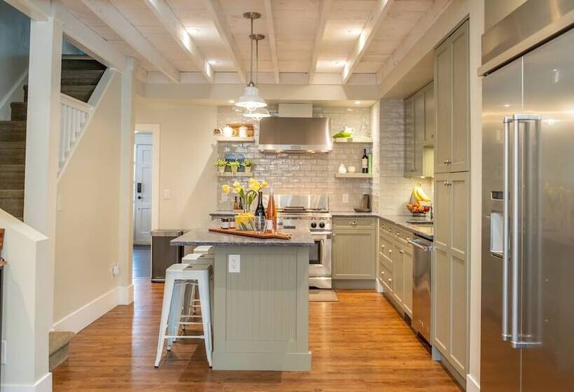 Kelowna Bed And Breakfast