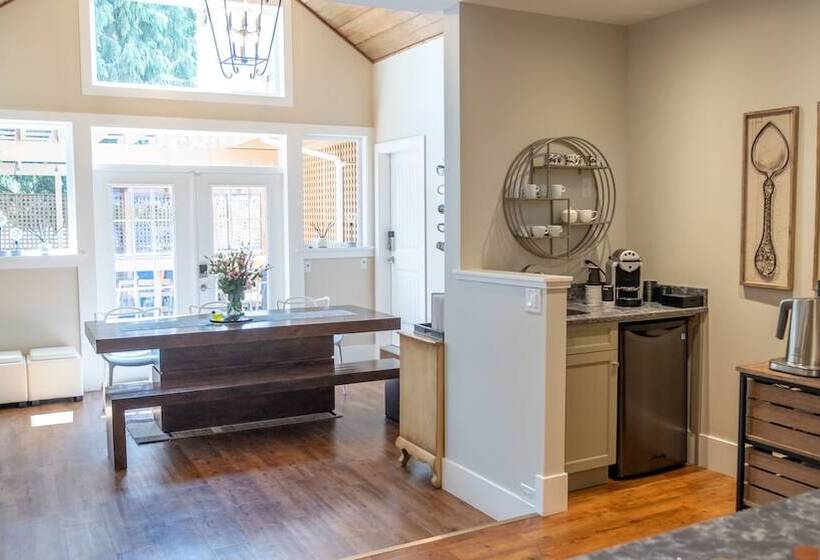 Kelowna Bed And Breakfast