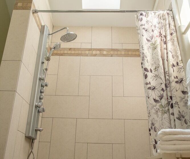 Kelowna Bed And Breakfast