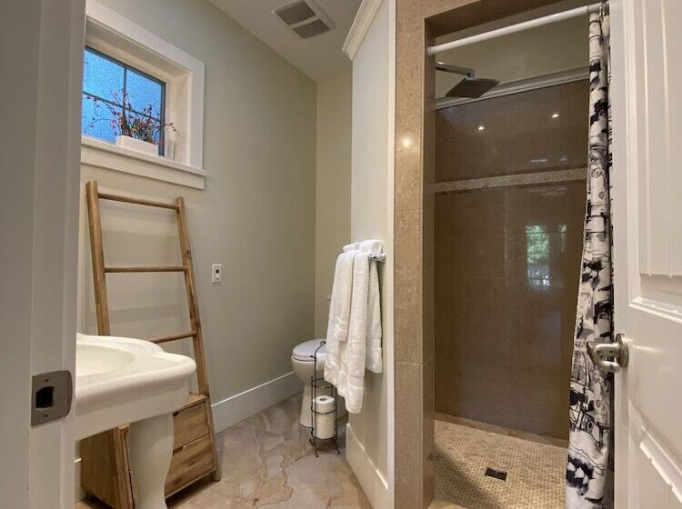 Kelowna Bed And Breakfast