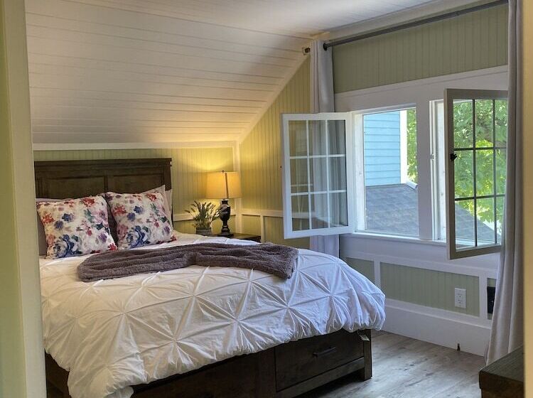 Kelowna Bed And Breakfast