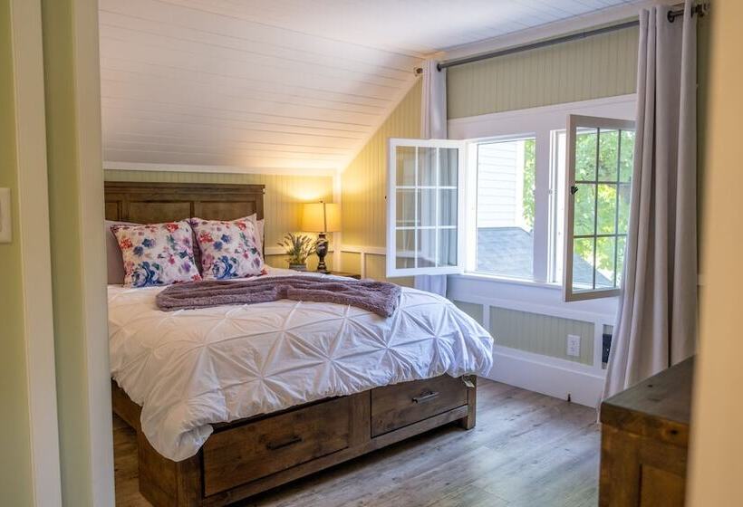 Kelowna Bed And Breakfast