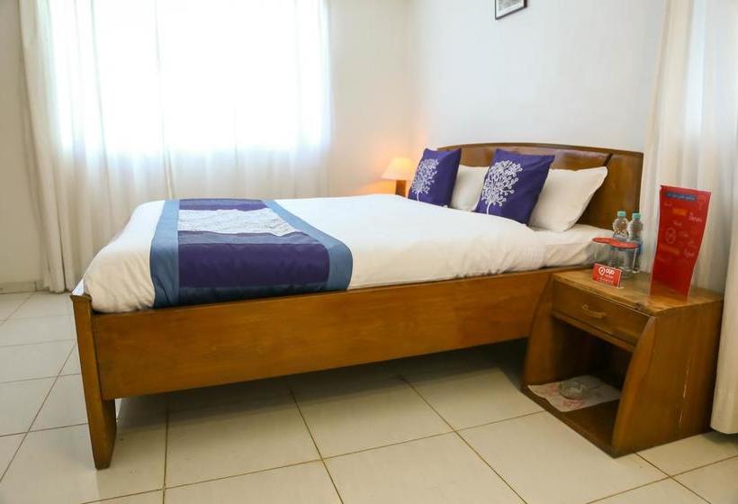 Oyo 10483 Hotel The Signature Crest