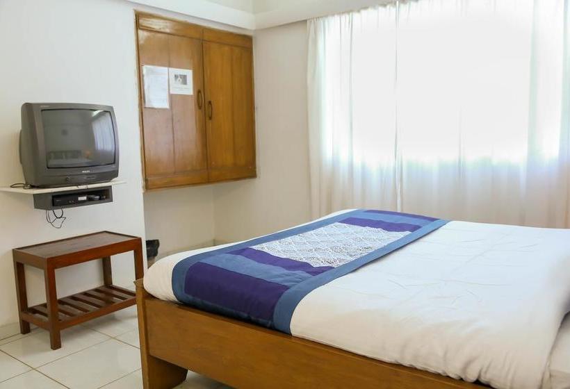 Oyo 10483 Hotel The Signature Crest