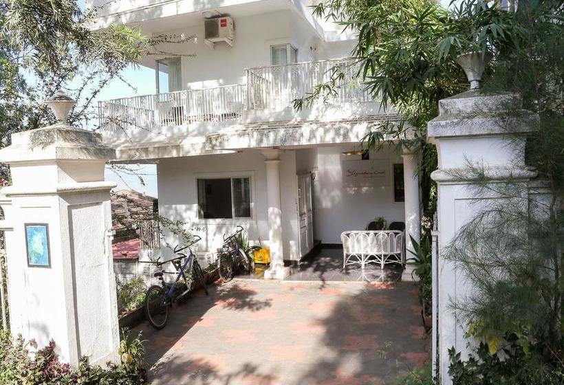 Oyo 10483 Hotel The Signature Crest