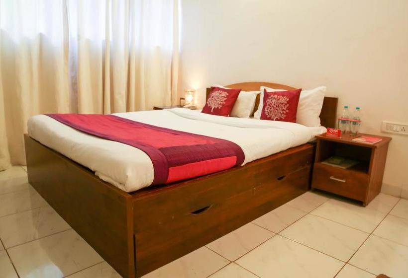 Oyo 10483 Hotel The Signature Crest