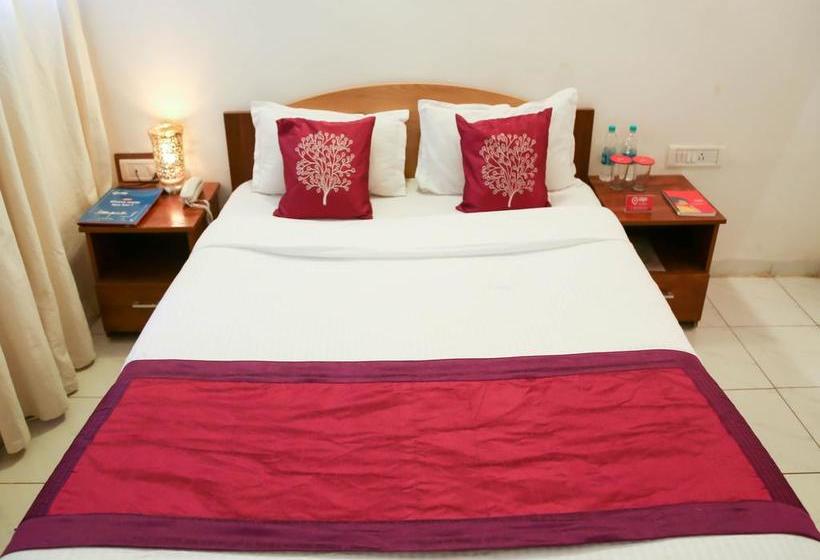 Oyo 10483 Hotel The Signature Crest