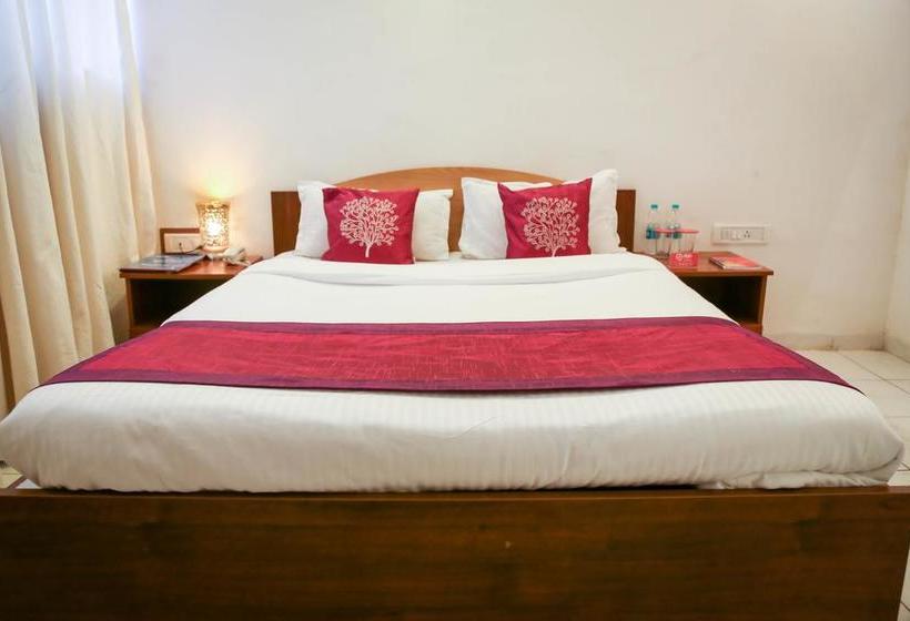 Oyo 10483 Hotel The Signature Crest