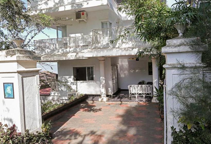 Oyo 10483 Hotel The Signature Crest