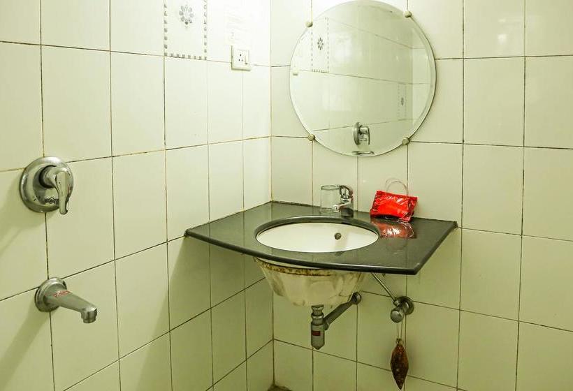 Oyo 10483 Hotel The Signature Crest