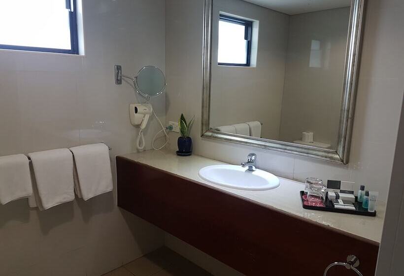 Paddy S Hotel & Apartments