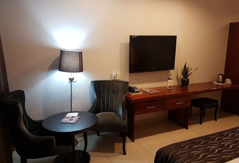 Paddy S Hotel & Apartments