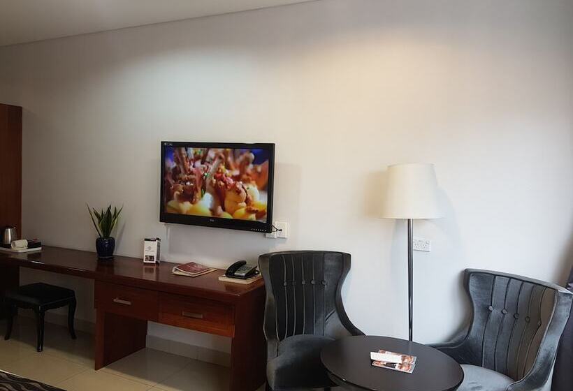 Paddy S Hotel & Apartments