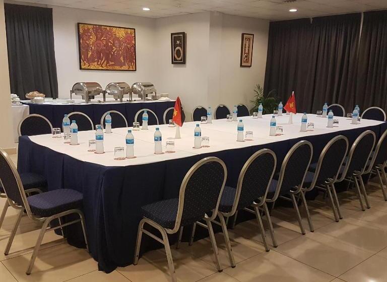 Paddy S Hotel & Apartments