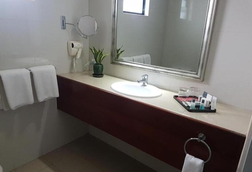 Paddy S Hotel & Apartments